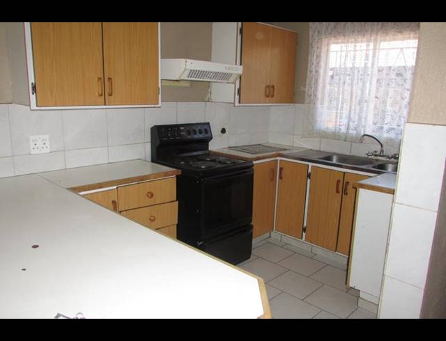 2 BEDROOM TOWNHOUSE FOR SALE IN WHITE RIVER CENTRAL